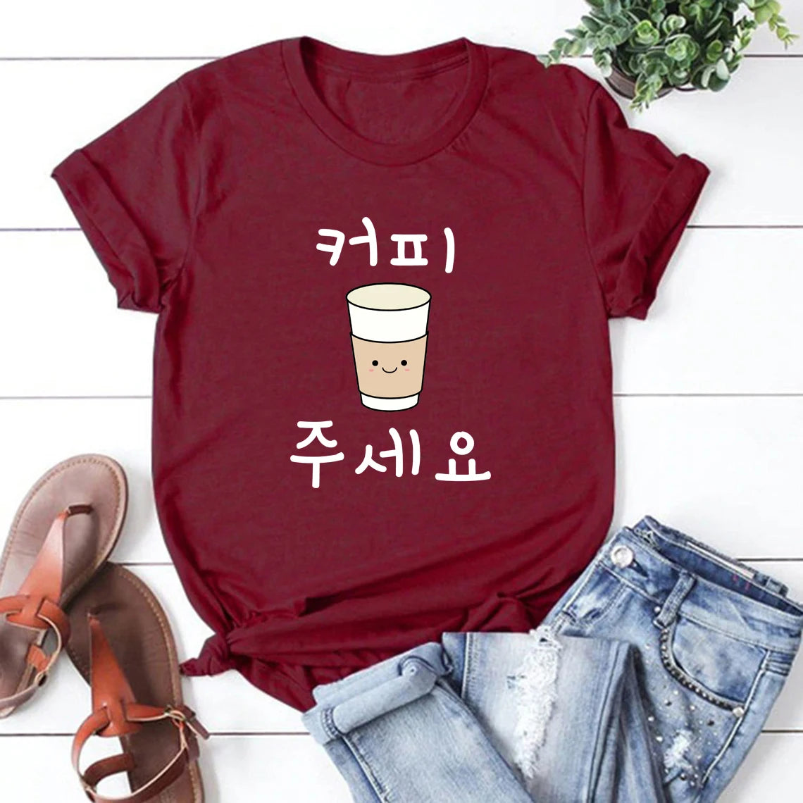Camiseta Coffee Please em Hangul Feminina