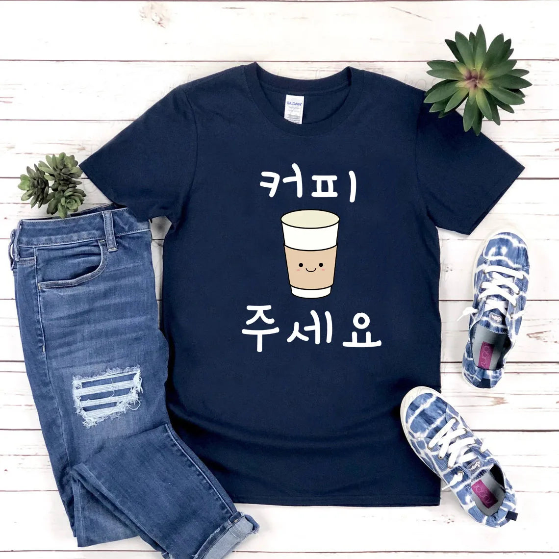 Camiseta Coffee Please em Hangul Feminina