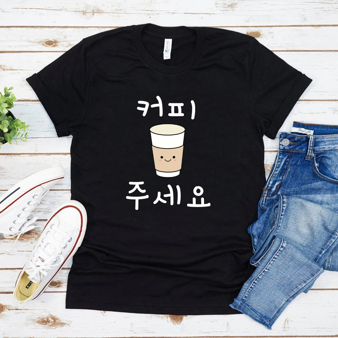 Camiseta Coffee Please em Hangul Feminina