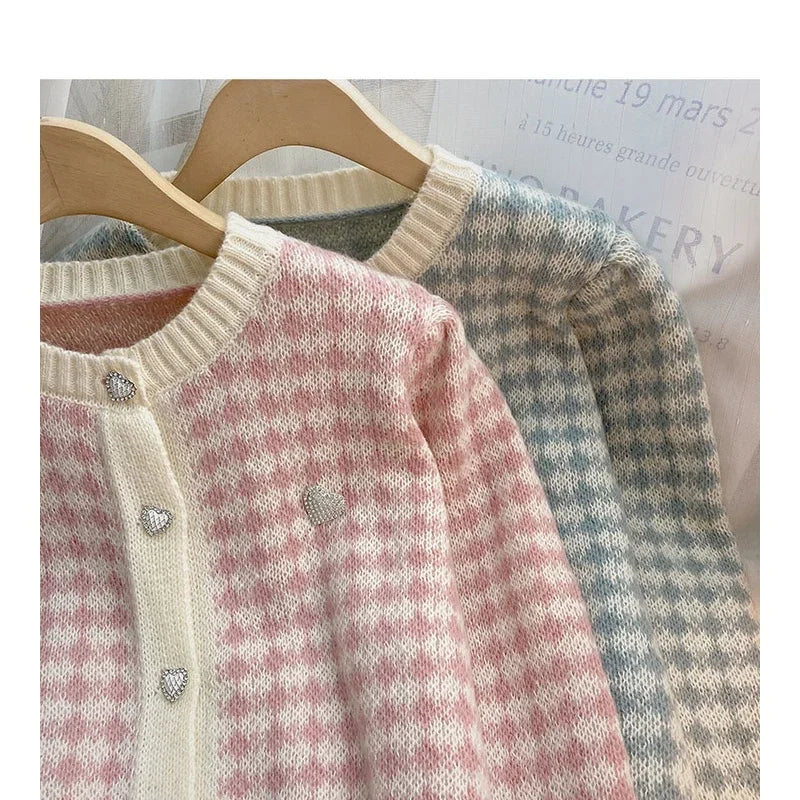 Cardigan de Tricô Rosa Xadrez com Botões de Coração