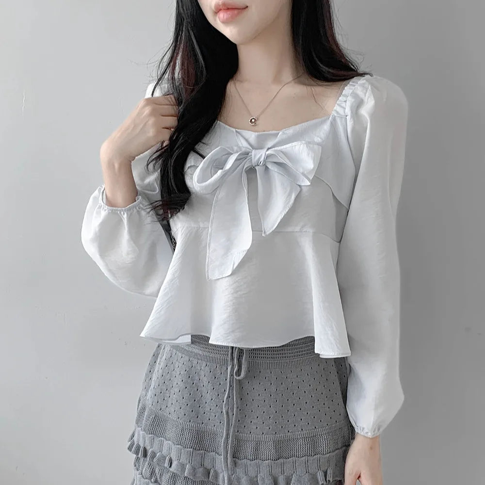 Blusa Feminina com Laço Frontal e Decote Quadrado