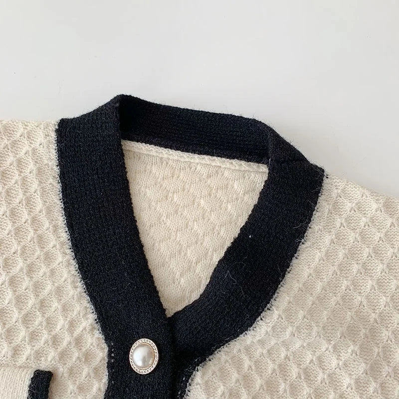 Cardigan de Tricô com Botões Perolados