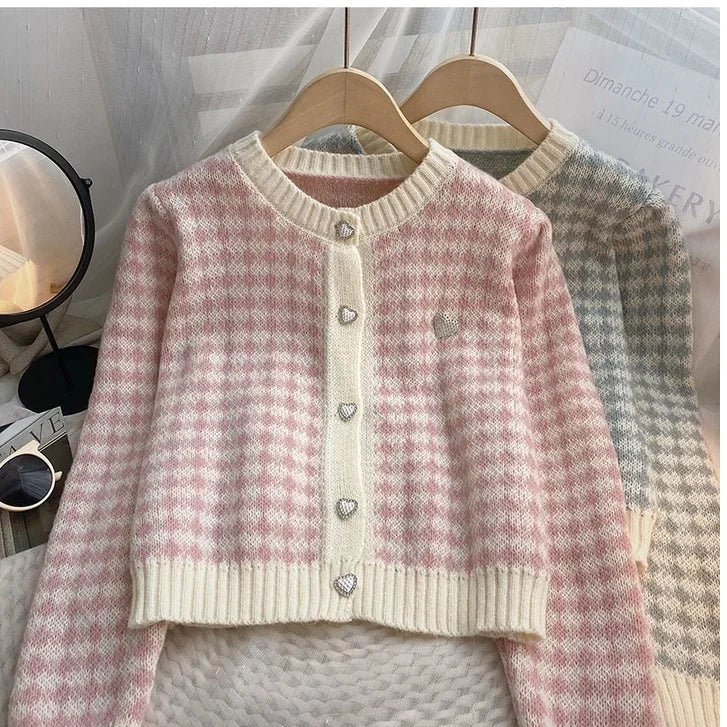 Cardigan de Tricô Rosa Xadrez com Botões de Coração