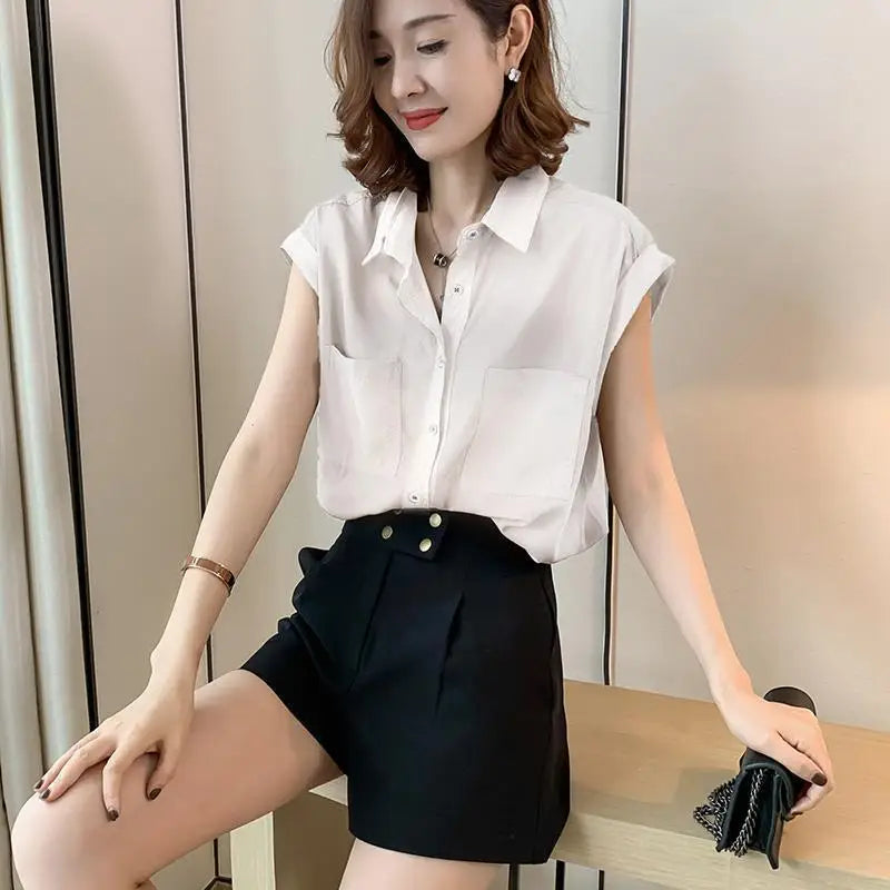 Camisa Feminina Sem Manga com Bolsos