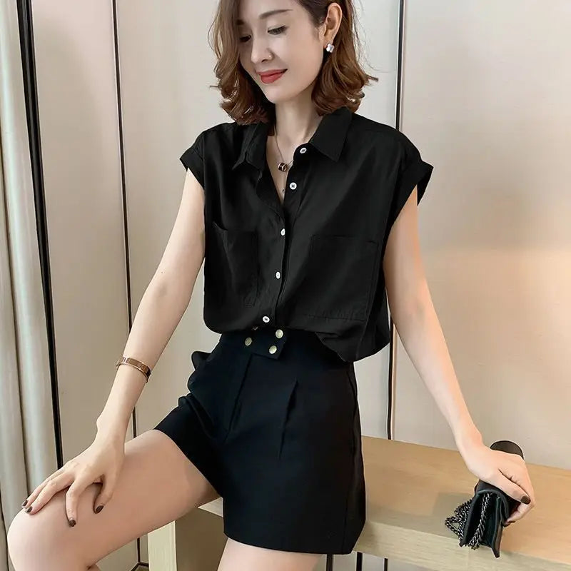 Camisa Feminina Sem Manga com Bolsos