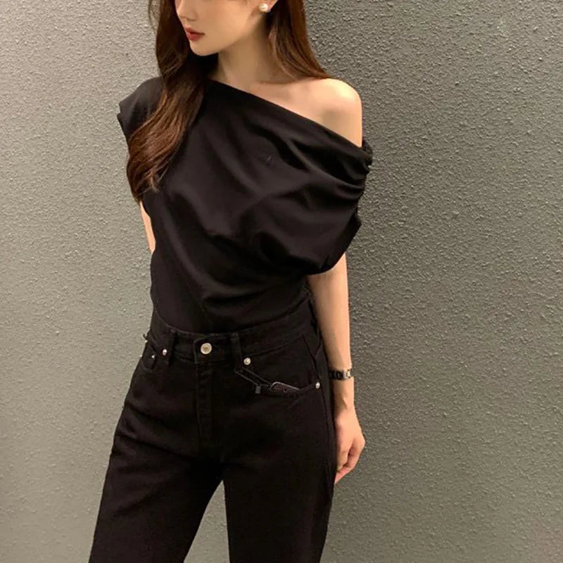Blusa Feminina Ombro a Ombro com Caimento Assimétrico