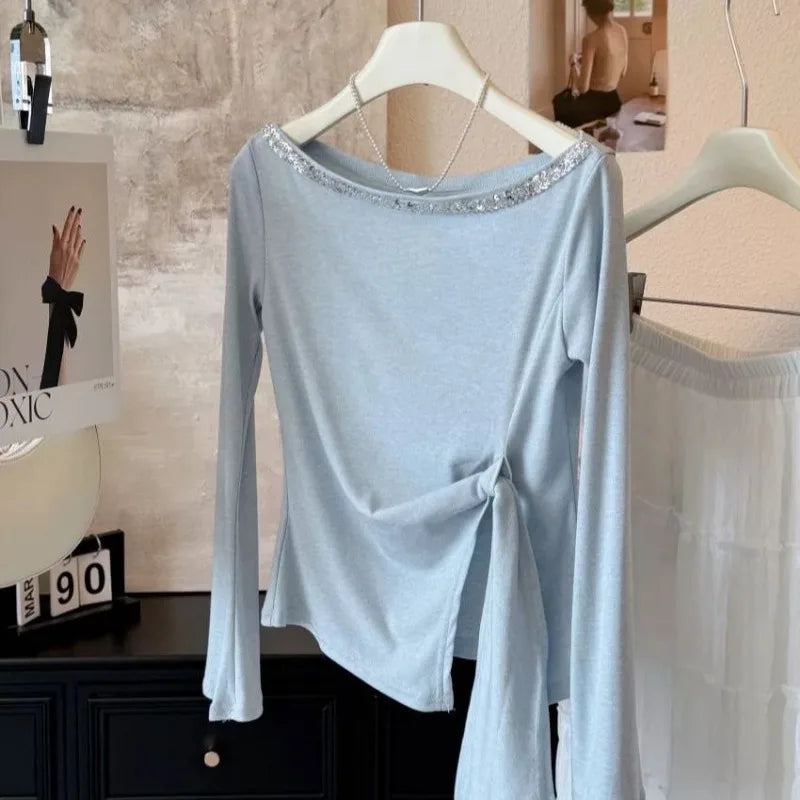 Blusa Feminina Assimétrica com Detalhe Brilhante