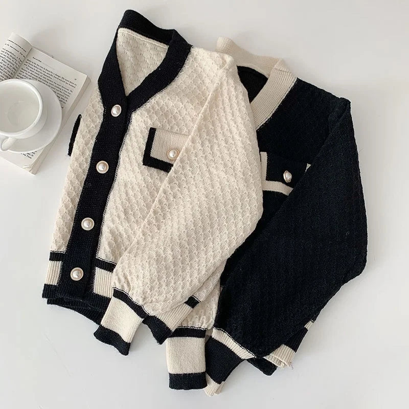 Cardigan de Tricô com Botões Perolados