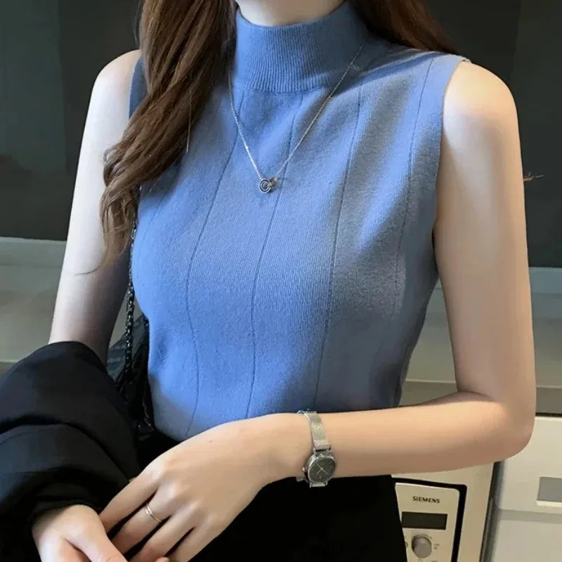 Blusa Feminina de Tricô Sem Manga com Gola Alta