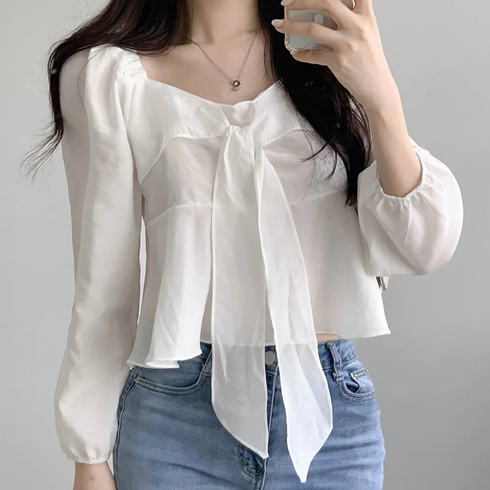 Blusa Feminina com Laço Frontal e Decote Quadrado