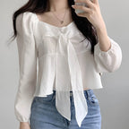 Blusa Feminina com Laço Frontal e Decote Quadrado