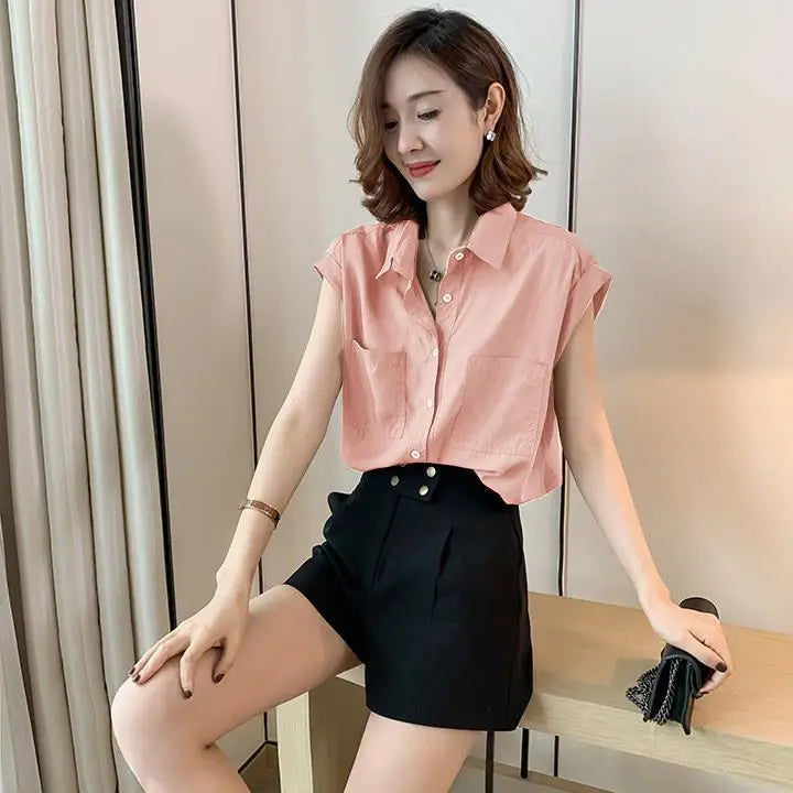 Camisa Feminina Sem Manga com Bolsos