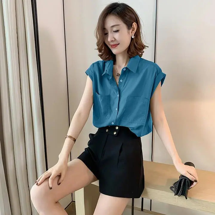 Camisa Feminina Sem Manga com Bolsos
