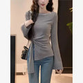 Blusa Feminina Assimétrica com Detalhe Brilhante