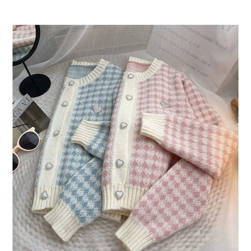 Cardigan de Tricô Rosa Xadrez com Botões de Coração