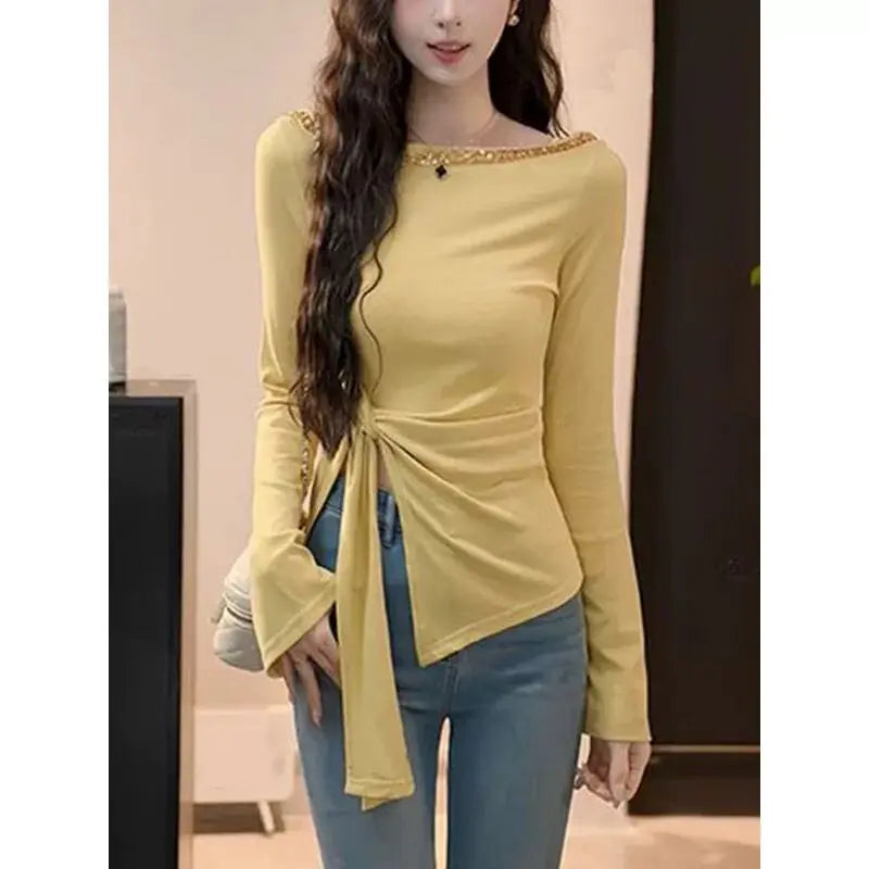Blusa Feminina Assimétrica com Detalhe Brilhante